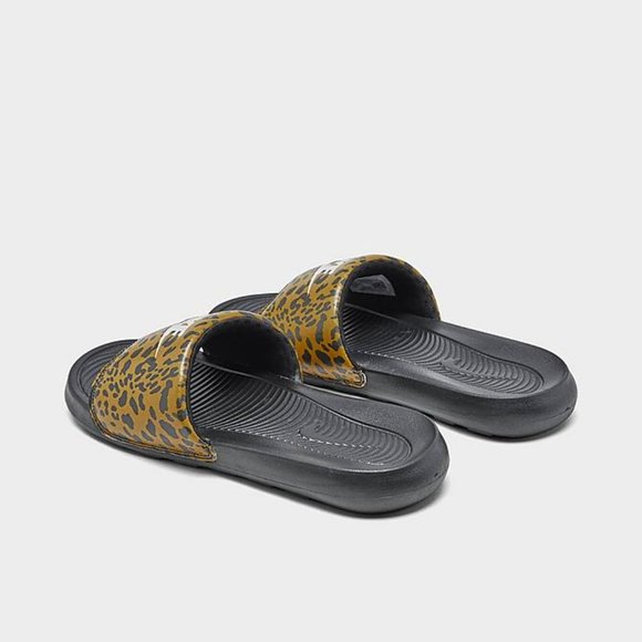New Nike Women's Slides Sz 8 Sandals Animal Print Large Nike Logo Swoosh Shoes - Picture 6 of 6